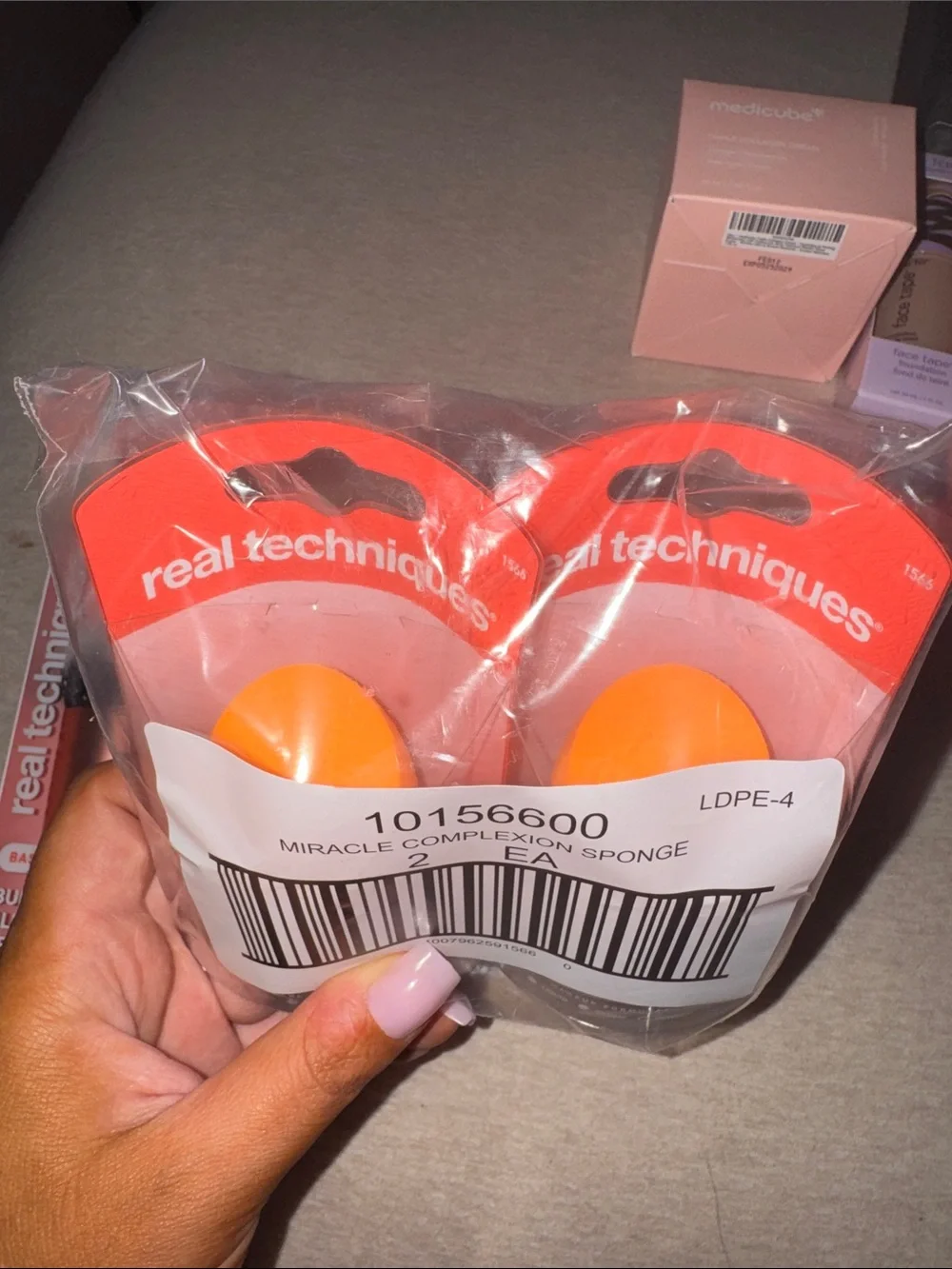 Real Techniques Bubble Blending Brush with  Miracle Complexion Sponges bundle
